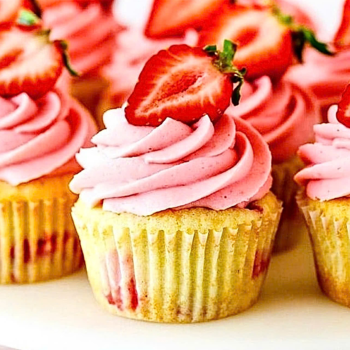 cupcake dâu tây
