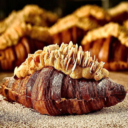 croissant hạnh nhân